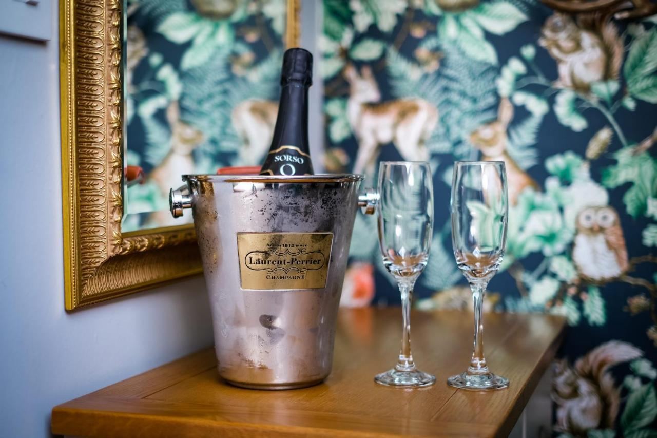 Champagne bucket in a guest room at Glen Wynne Guest House